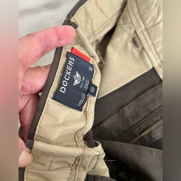 DOCKERS  Ultimate Supreme Flex Short Men's Dark Chino Size 32 - Picture 3 of 10